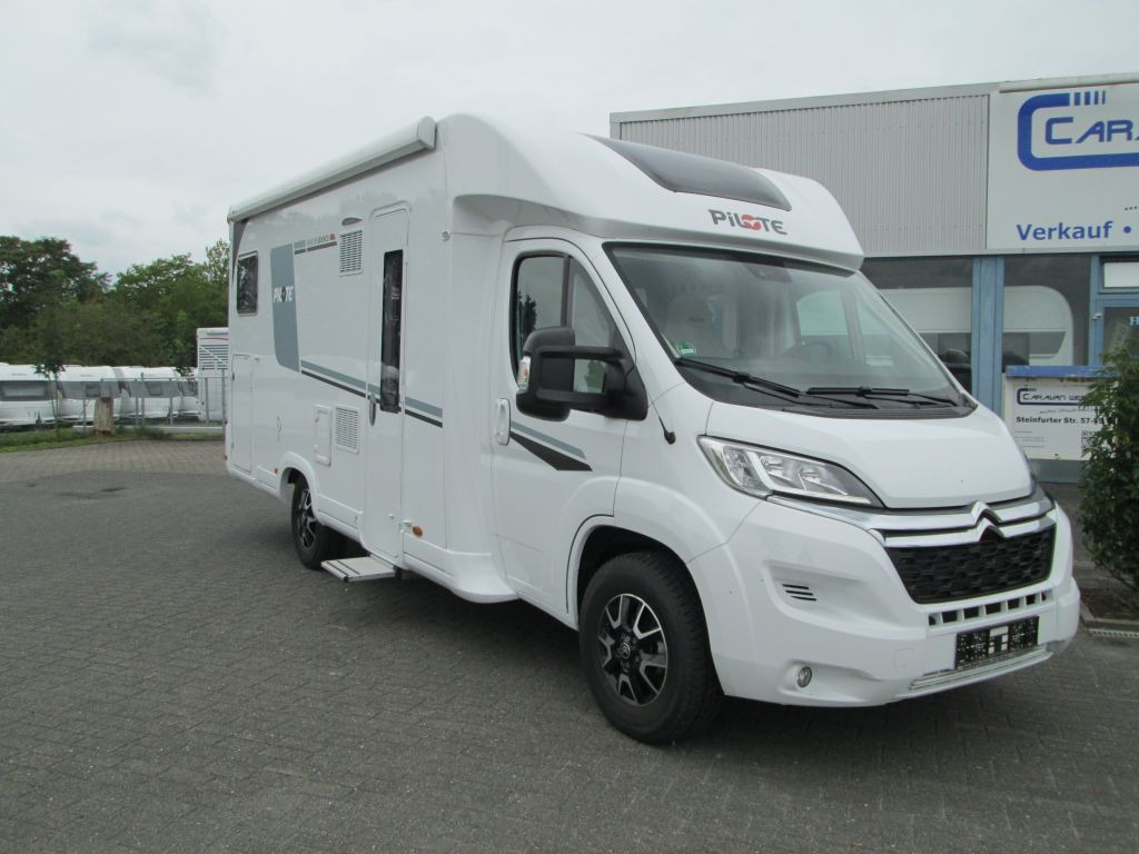 Pilote Pacific P690GJ Evidence Markise SAT Fahrradträge - Camping-car profilé: photos 1 Pilote Pacific P690GJ Evidence Markise SAT Fahrradträge - Camping-car profilé: photos 1