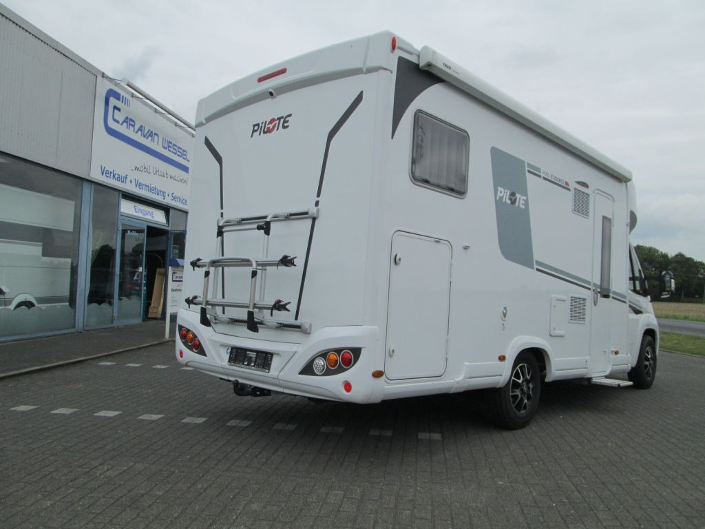 Pilote Pacific P690GJ Evidence Markise SAT Fahrradträge - Camping-car profilé: photos 4 Pilote Pacific P690GJ Evidence Markise SAT Fahrradträge - Camping-car profilé: photos 4