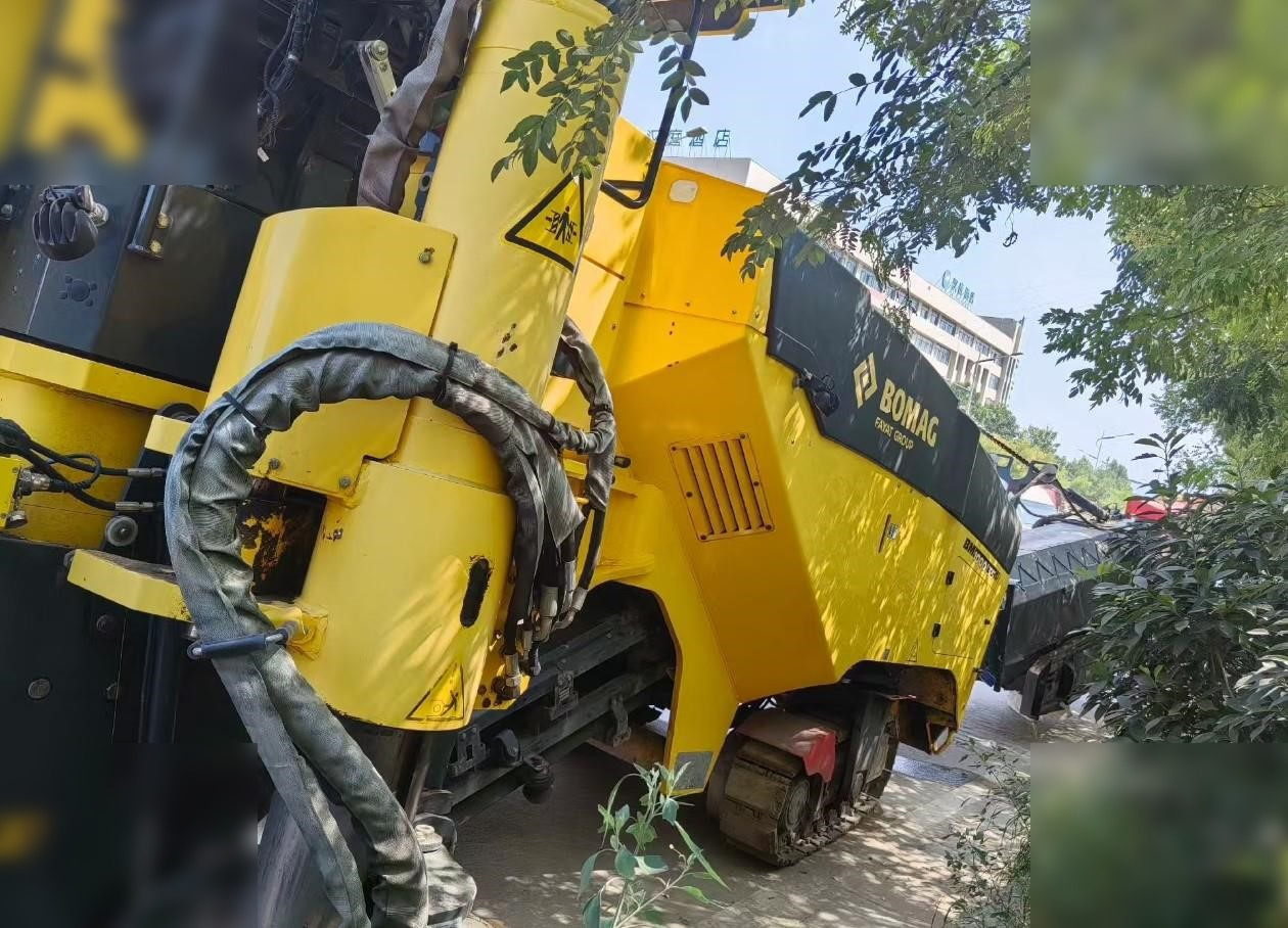 2017 BOMAG BM1000/35 - Fraiseuse à froid: photos 3 2017 BOMAG BM1000/35 - Fraiseuse à froid: photos 3
