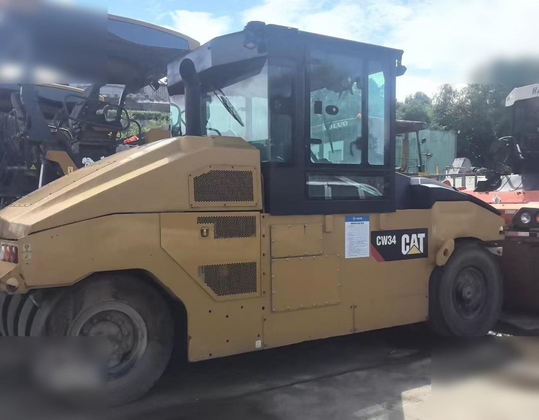 2019 CATERPILLAR CW34 - Compacteur à pneus: photos 1 2019 CATERPILLAR CW34 - Compacteur à pneus: photos 1