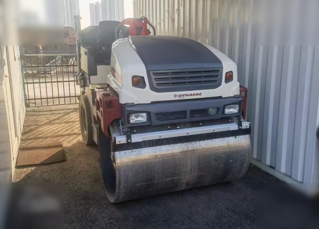 2023 DYNAPAC CC1400C VI - Compacteur mixte: photos 1 2023 DYNAPAC CC1400C VI - Compacteur mixte: photos 1