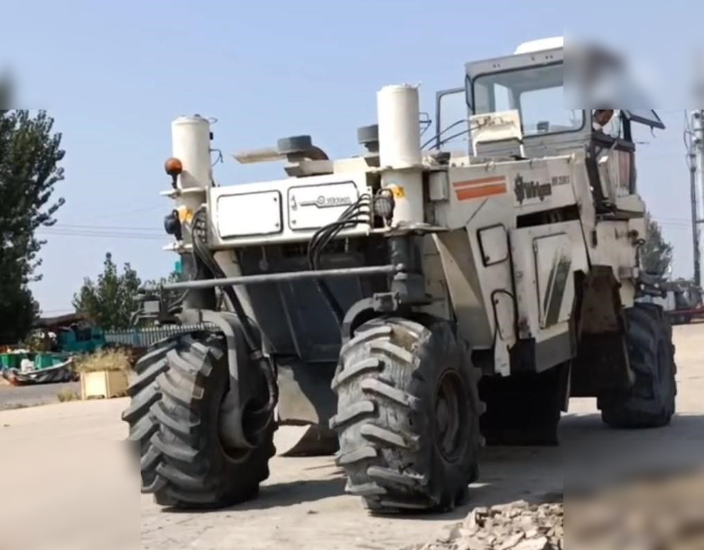 WIRTGEN WR2500 - Stabilisateur: photos 1 WIRTGEN WR2500 - Stabilisateur: photos 1
