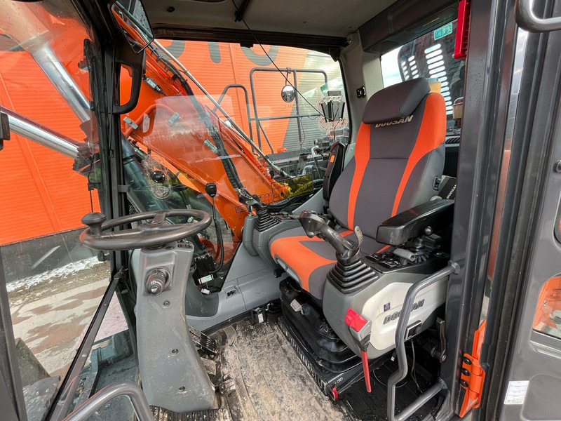 Pelle sur pneus Doosan DX 210 W-5 ROTOTILT / AC / CENTRAL LUBRICATION / WEBASTO: photos 18