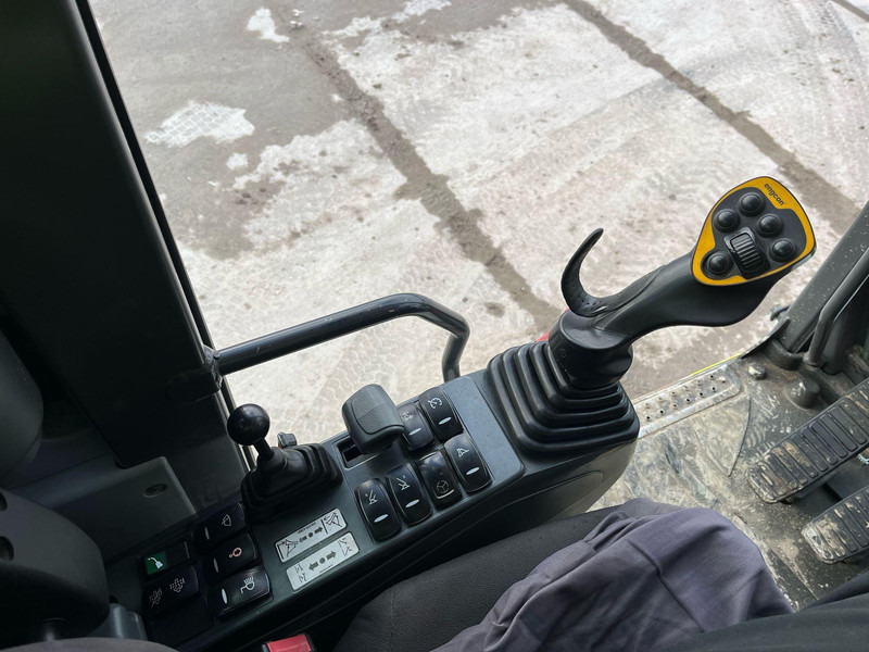 Pelle sur pneus Doosan DX 210 W-5 ROTOTILT / AC / CENTRAL LUBRICATION / WEBASTO: photos 20
