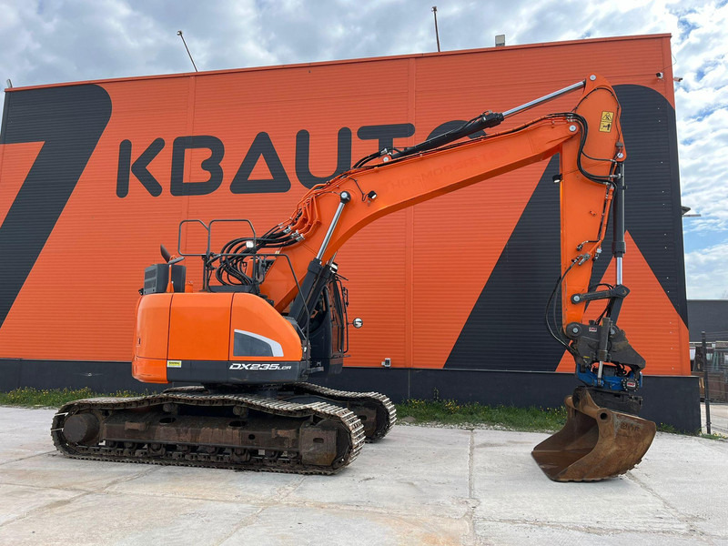 Doosan DX 235 LCR-5 3 D / ROTOTILT / CENTRAL LUBRICATION / AC - Pelle sur chenille: photos 5 Doosan DX 235 LCR-5 3 D / ROTOTILT / CENTRAL LUBRICATION / AC - Pelle sur chenille: photos 5