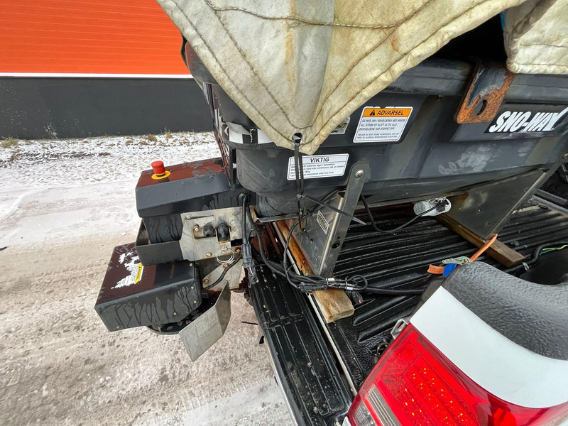 Pick-up Isuzu D-max 4x4 SNOW PLOW & SPREADER: photos 15 Pick-up Isuzu D-max 4x4 SNOW PLOW & SPREADER: photos 15