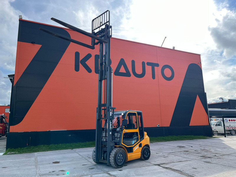 Jac CPCD 35 J RATED CAPACITY 3500 kg / LIFTING HEIGHT 4800 mm - Chariot élévateur diesel: photos 1 Jac CPCD 35 J RATED CAPACITY 3500 kg / LIFTING HEIGHT 4800 mm - Chariot élévateur diesel: photos 1