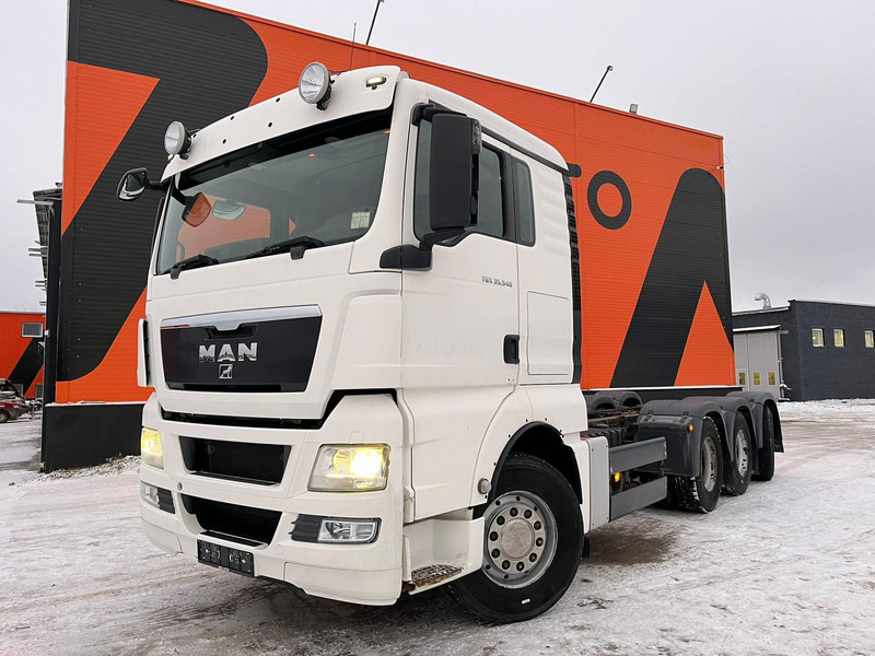 MAN TGX 35.540 8x4*4 9 TON FRONT AXLE / HYDRAULICS / PTO / INTARDER / CHASSIS L=6850 mm - Châssis cabine: photos 2 MAN TGX 35.540 8x4*4 9 TON FRONT AXLE / HYDRAULICS / PTO / INTARDER / CHASSIS L=6850 mm - Châssis cabine: photos 2