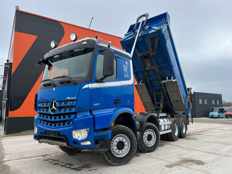 Mercedes-Benz Arocs 3251 8x4 RETARDER / FULL STEEL / BOX L=5605 mm - Camion benne: photos 2 Mercedes-Benz Arocs 3251 8x4 RETARDER / FULL STEEL / BOX L=5605 mm - Camion benne: photos 2
