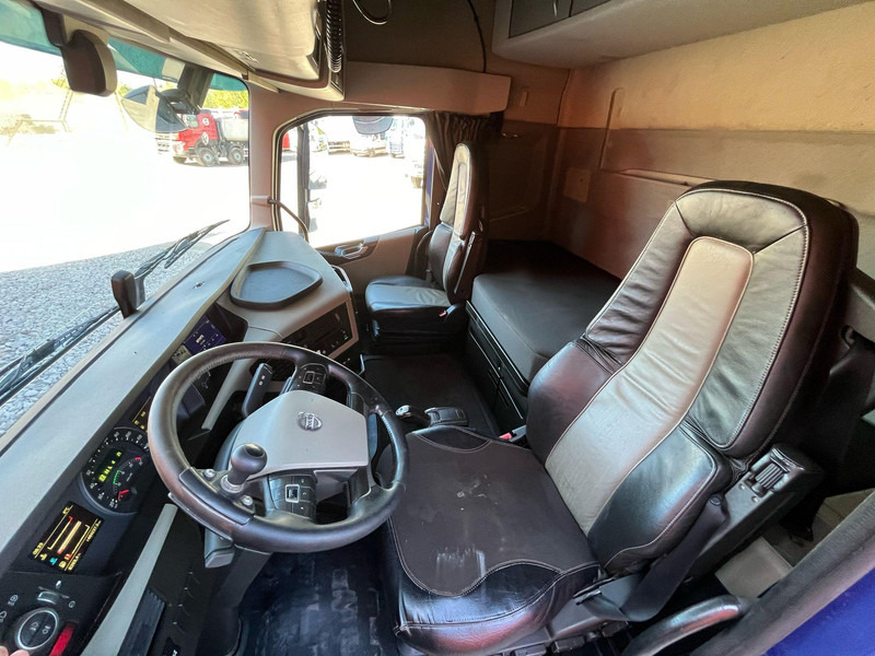 Châssis cabine Volvo FH 540 8x4/4 FOR SALE AS CHASSIS !: photos 18