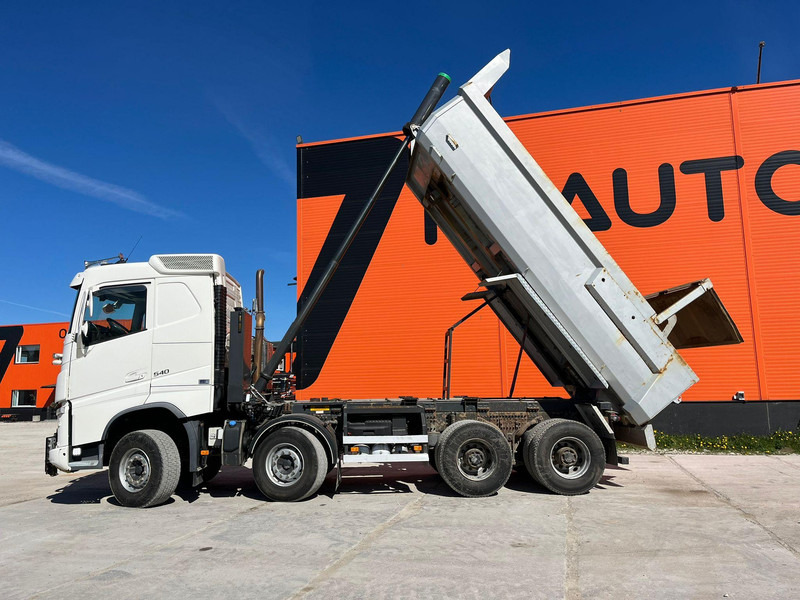 Camion benne Volvo FH 540 8x4 RETARDER / TANDEM AXLE LIFT / BIG AXLES / BOX L=5704 mm: photos 9