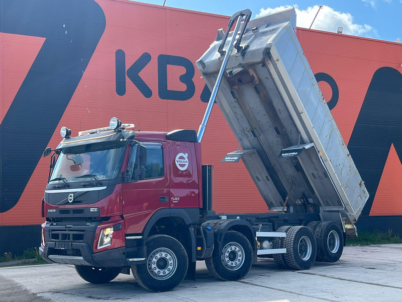 Volvo FMX 540 8x4 RETARDER / TANDEM AXLE LIFT / BIG AXLES - Camion benne: photos 2 Volvo FMX 540 8x4 RETARDER / TANDEM AXLE LIFT / BIG AXLES - Camion benne: photos 2