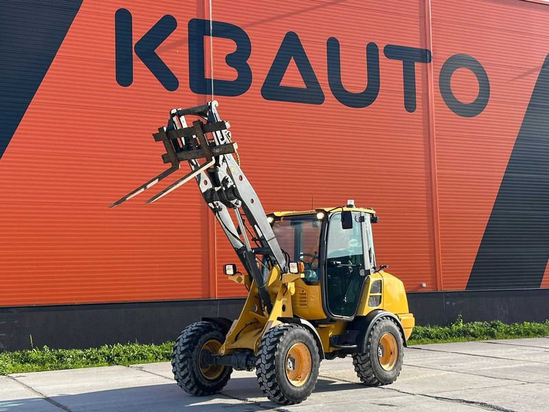 Volvo L 25 F BUCKET & FORKS - Chargeuse sur pneus: photos 1 Volvo L 25 F BUCKET & FORKS - Chargeuse sur pneus: photos 1