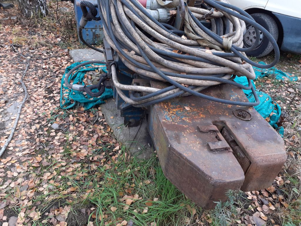 Wibromłot elektryczny TOMEN VM2-2000 do larsenów - Accessoire pour Engins de chantier: photos 3 Wibromłot elektryczny TOMEN VM2-2000 do larsenów - Accessoire pour Engins de chantier: photos 3