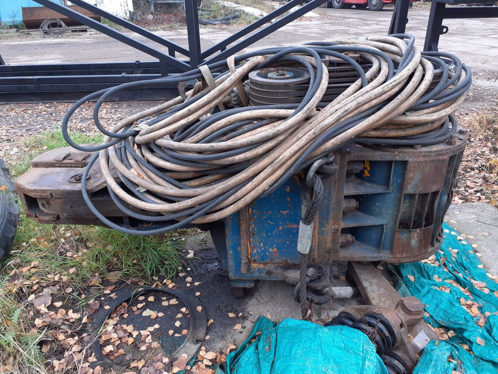 Wibromłot elektryczny TOMEN VM2-2000 do larsenów - Accessoire pour Engins de chantier: photos 2 Wibromłot elektryczny TOMEN VM2-2000 do larsenów - Accessoire pour Engins de chantier: photos 2