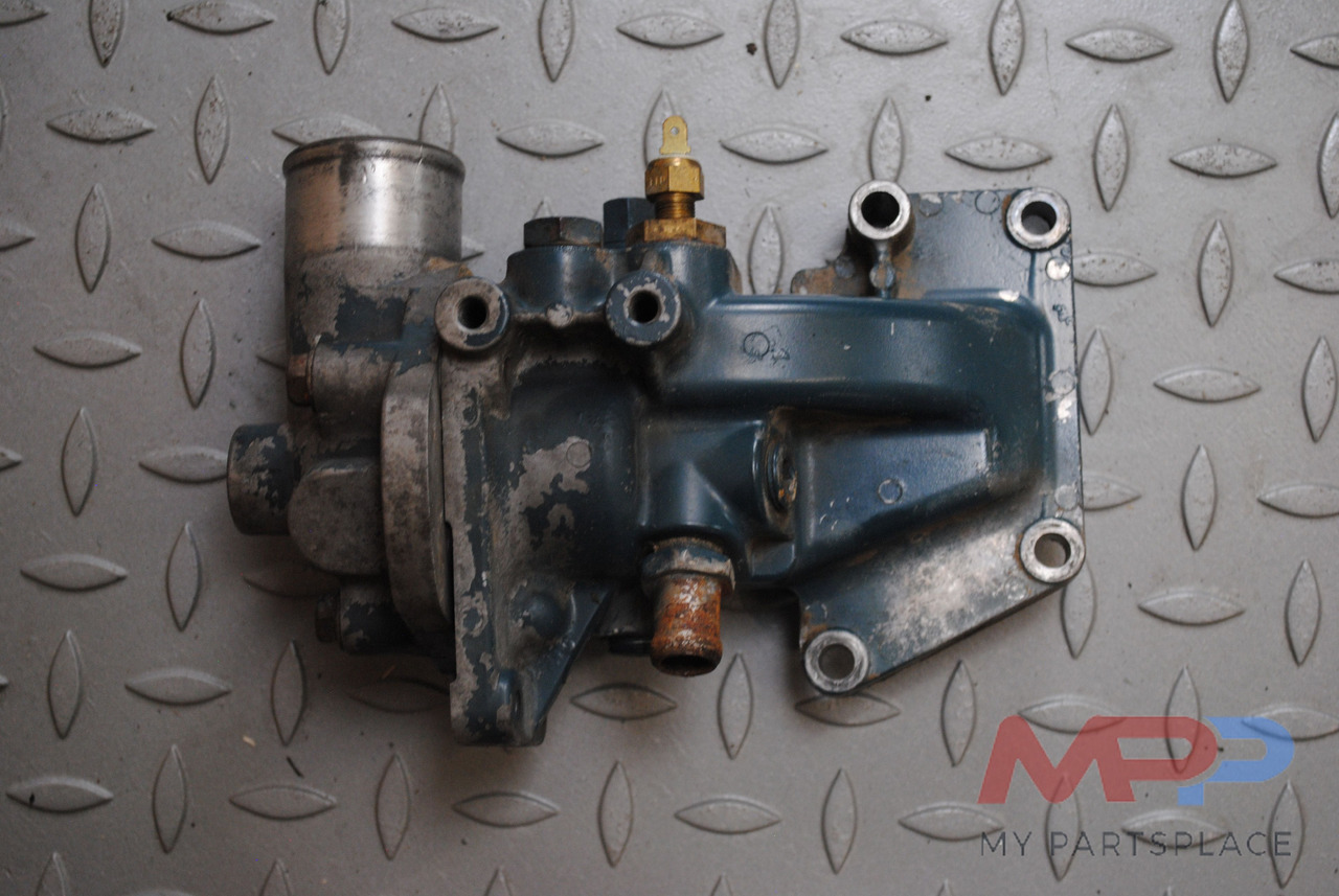 Kubota Thermostaatbehuizing Kubota V3600 - Thermostat pour Engins de chantier: photos 1 Kubota Thermostaatbehuizing Kubota V3600 - Thermostat pour Engins de chantier: photos 1