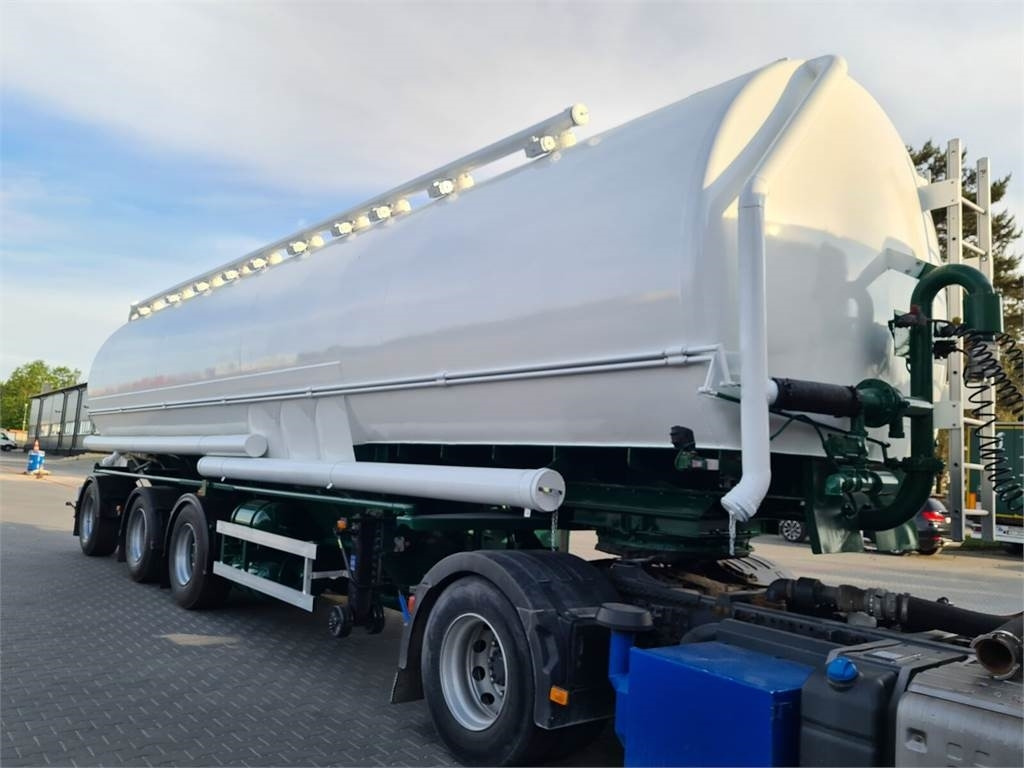 Lambrecht with suction WELGRO fodder, flour, wheat - Semi-remorque citerne: photos 4 Lambrecht with suction WELGRO fodder, flour, wheat - Semi-remorque citerne: photos 4