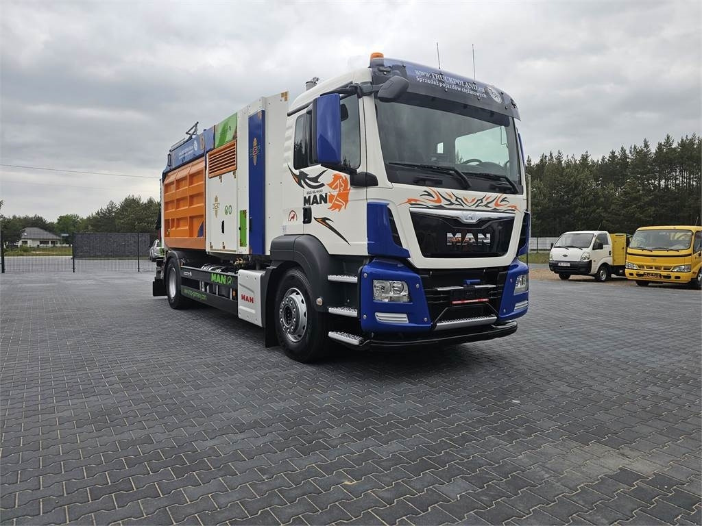 MAN RSP ESE 18/4-KM Saugbagger vacuum cleaner excavato - Camion hydrocureur: photos 2 MAN RSP ESE 18/4-KM Saugbagger vacuum cleaner excavato - Camion hydrocureur: photos 2