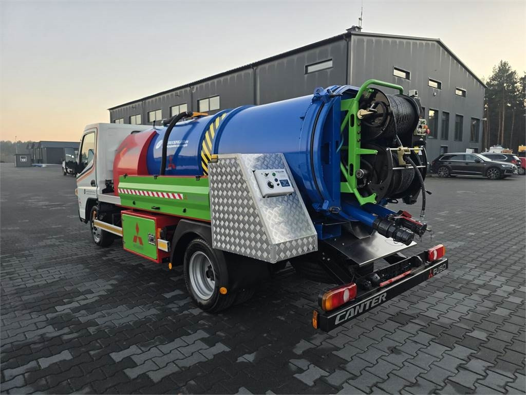 Mitsubishi ROM KOKS SMART COMBI WUKO HOT WATER FOR CLEANING S - Camion hydrocureur: photos 5 Mitsubishi ROM KOKS SMART COMBI WUKO HOT WATER FOR CLEANING S - Camion hydrocureur: photos 5