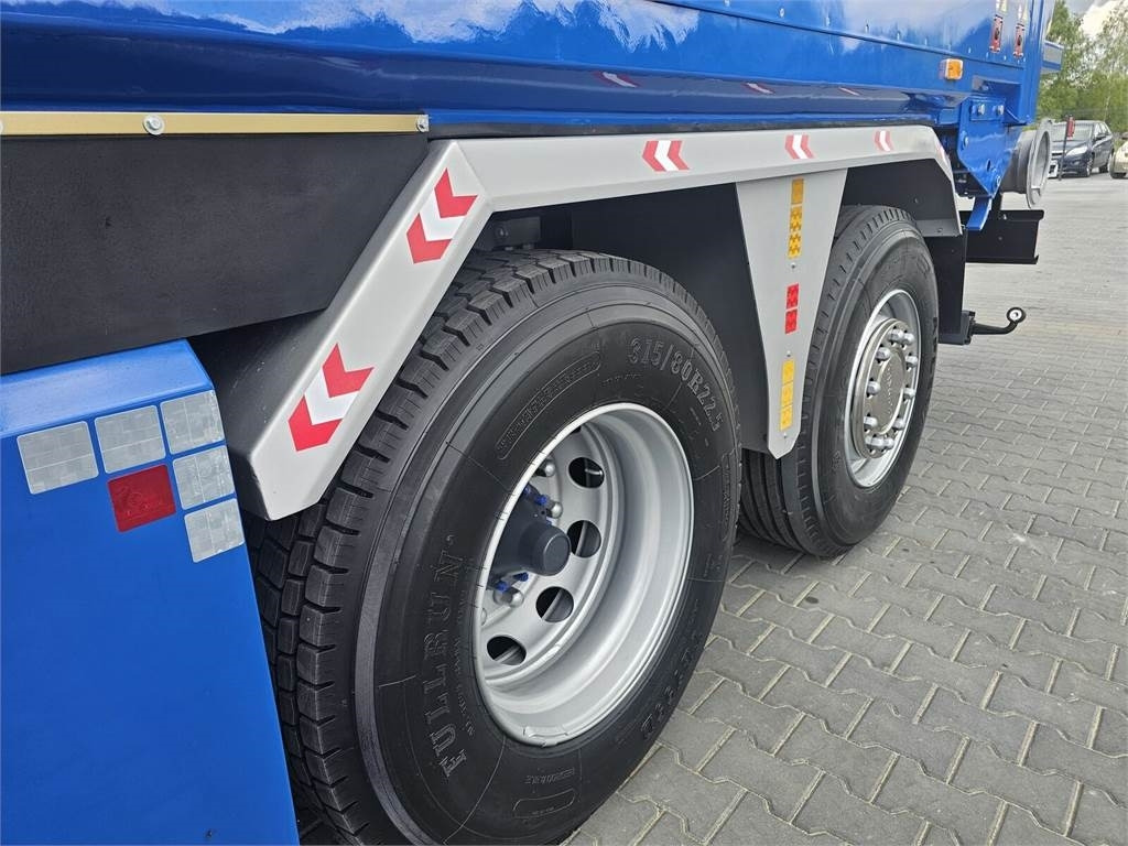 Scania DISAB ENVAC Saugbagger vacuum cleaner excavator su - Camion hydrocureur: photos 4 Scania DISAB ENVAC Saugbagger vacuum cleaner excavator su - Camion hydrocureur: photos 4