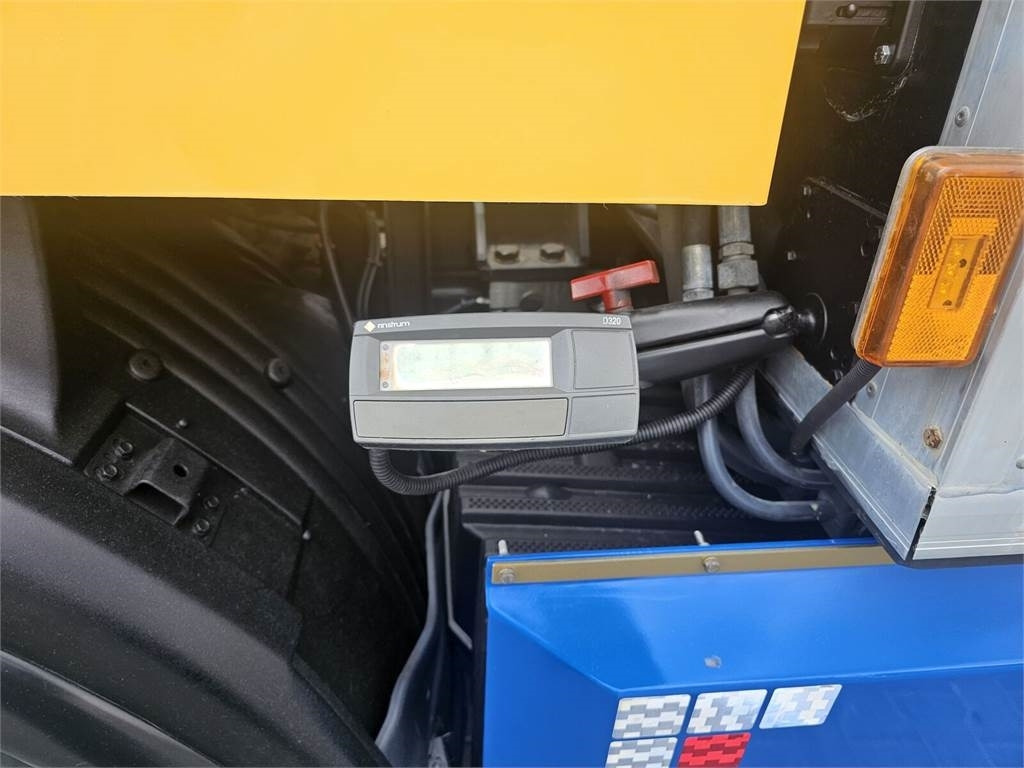 Scania DISAB ENVAC Saugbagger vacuum cleaner excavator su - Camion hydrocureur: photos 3 Scania DISAB ENVAC Saugbagger vacuum cleaner excavator su - Camion hydrocureur: photos 3