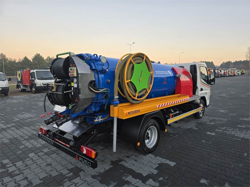 Mitsubishi ROM KOKS SMART COMBI WUKO HOT WATER FOR CLEANING S - Véhicule de voirie/ Spécial: photos 1 Mitsubishi ROM KOKS SMART COMBI WUKO HOT WATER FOR CLEANING S - Véhicule de voirie/ Spécial: photos 1