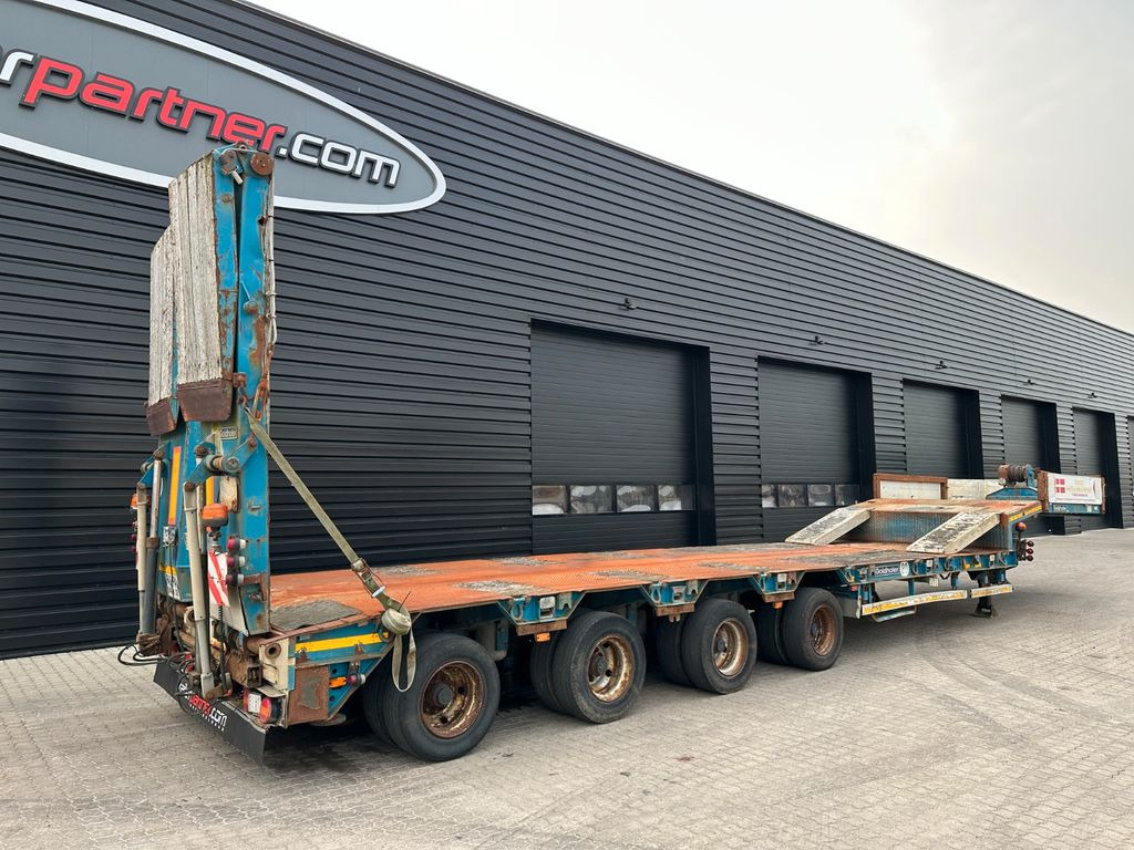 Goldhofer 4 achs tieflader / ausziehbar Goldhofer 4 achs tieflader / ausziehbar - Semi-remorque surbaissé: photos 2 Goldhofer 4 achs tieflader / ausziehbar Goldhofer 4 achs tieflader / ausziehbar - Semi-remorque surbaissé: photos 2