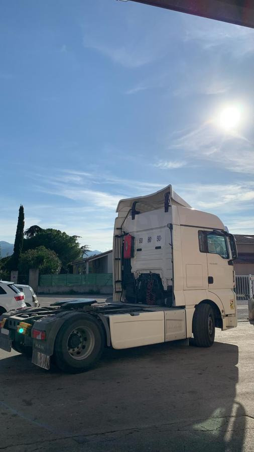 MAN TGX 18.460 - Tracteur routier: photos 3 MAN TGX 18.460 - Tracteur routier: photos 3
