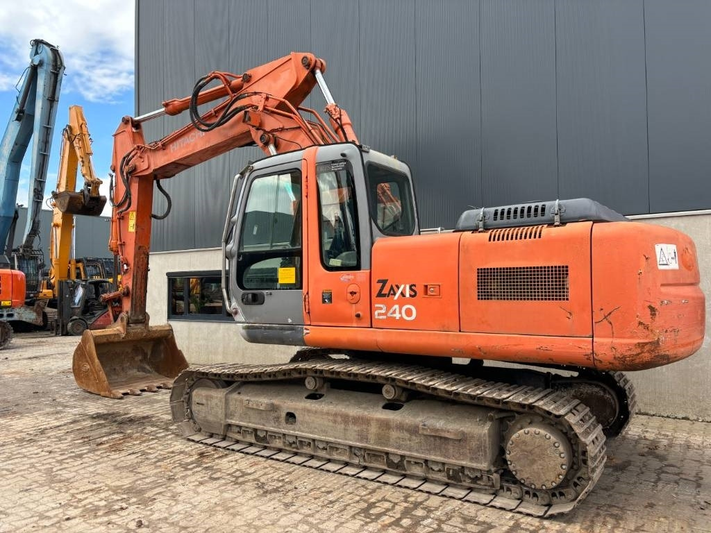 Hitachi ZX210 -- 6 cylinder isuzu -- manual engine! - Pelle sur chenille: photos 3 Hitachi ZX210 -- 6 cylinder isuzu -- manual engine! - Pelle sur chenille: photos 3