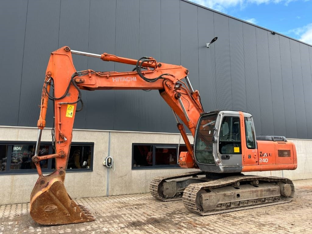 Hitachi ZX210 -- 6 cylinder isuzu -- manual engine! - Pelle sur chenille: photos 1 Hitachi ZX210 -- 6 cylinder isuzu -- manual engine! - Pelle sur chenille: photos 1