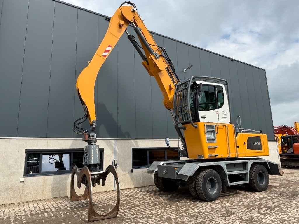 Liebherr LH 35 Timber Litronic - LH 30 - LH 40 - Pelle de manutention: photos 1 Liebherr LH 35 Timber Litronic - LH 30 - LH 40 - Pelle de manutention: photos 1