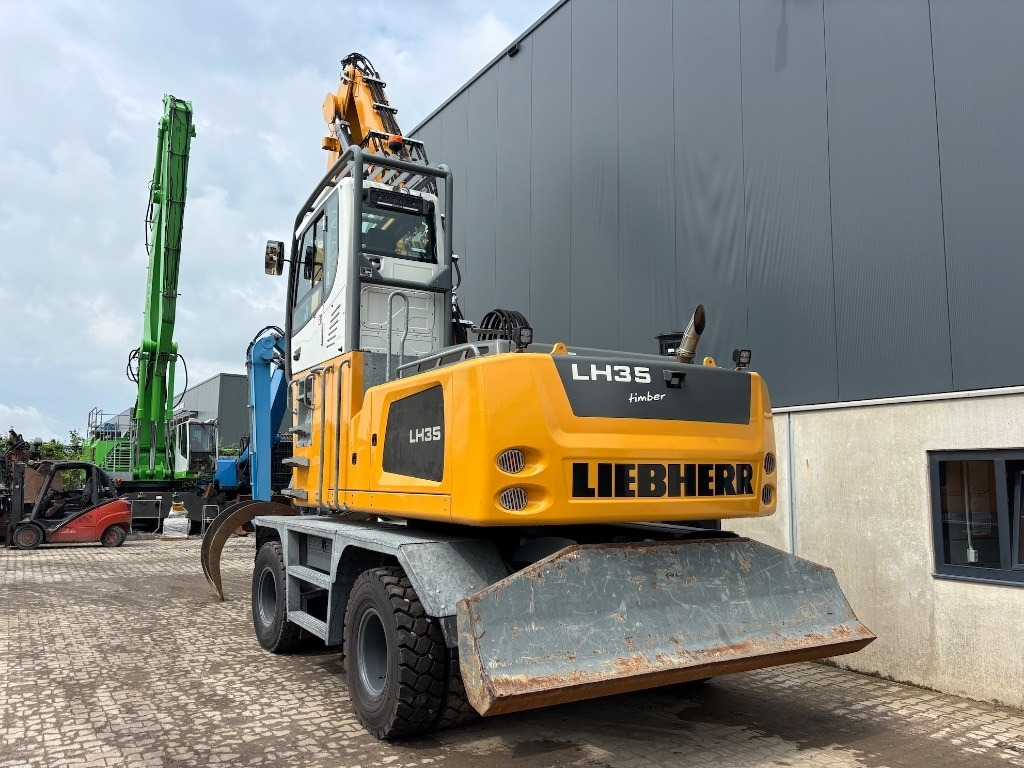 Liebherr LH 35 Timber Litronic - LH 30 - LH 40 - Pelle de manutention: photos 3 Liebherr LH 35 Timber Litronic - LH 30 - LH 40 - Pelle de manutention: photos 3
