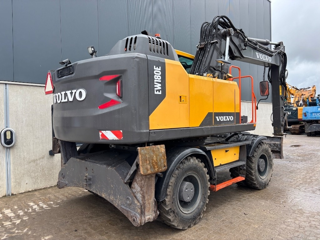 Volvo EW 180 E - EW 200 E - Pelle sur pneus: photos 4 Volvo EW 180 E - EW 200 E - Pelle sur pneus: photos 4