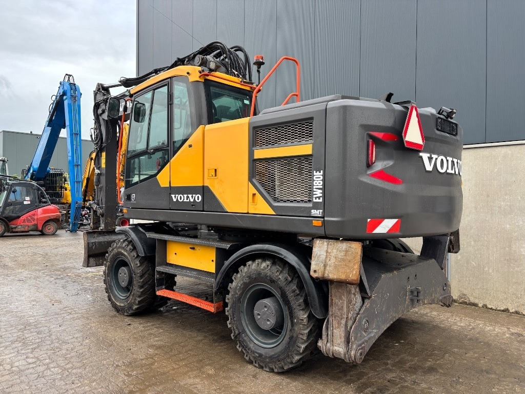 Volvo EW 180 E - EW 200 E - Pelle sur pneus: photos 3 Volvo EW 180 E - EW 200 E - Pelle sur pneus: photos 3