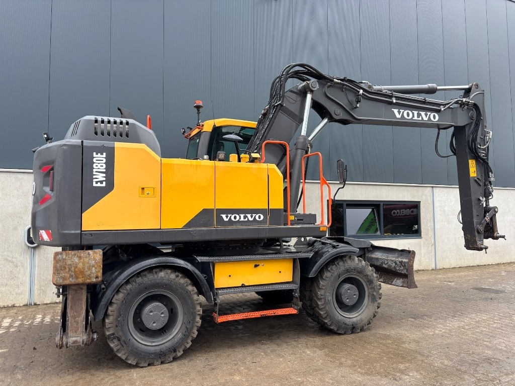Volvo EW 180 E - EW 200 E - Pelle sur pneus: photos 5 Volvo EW 180 E - EW 200 E - Pelle sur pneus: photos 5