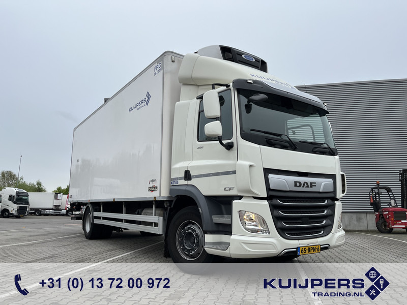 DAF CF 260 FA / Carrier Koeler - 30 gr / Chereau Frigobox / Laadklep 2000 kg - Camion frigorifique: photos 1 DAF CF 260 FA / Carrier Koeler - 30 gr / Chereau Frigobox / Laadklep 2000 kg - Camion frigorifique: photos 1