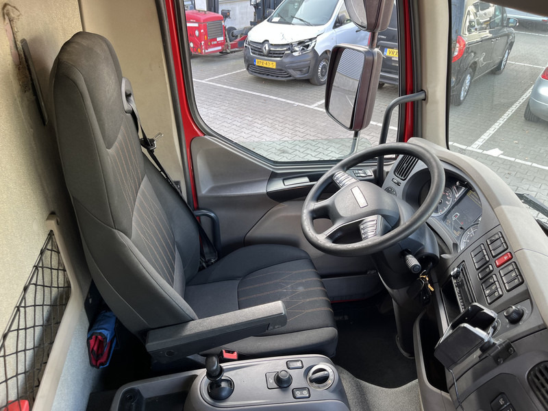 DAF LF 210 FA / 12 Ton / 406 dkm / Box / Loadlift / NL Truck - Camion fourgon: photos 3 DAF LF 210 FA / 12 Ton / 406 dkm / Box / Loadlift / NL Truck - Camion fourgon: photos 3