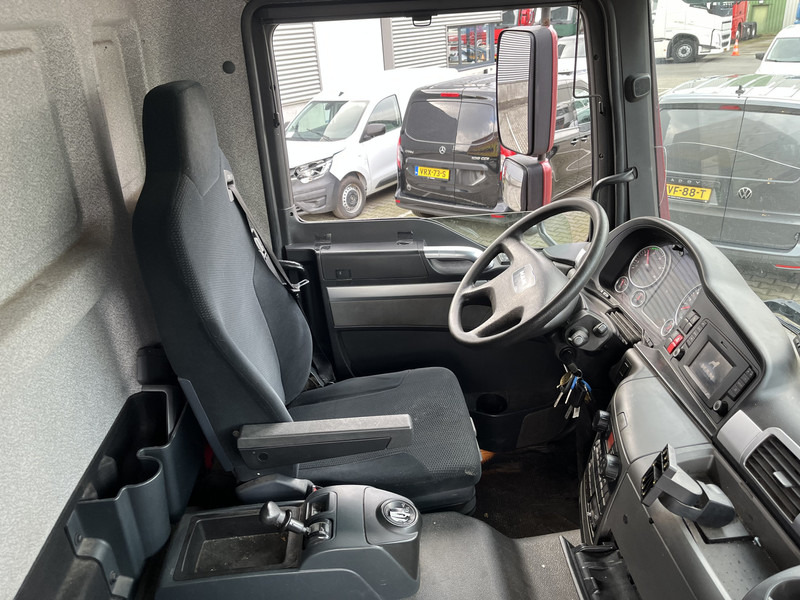 MAN TGM 18.250 / 18 Ton / 560 dkm / New Tacho V2 / Box / Loadlift / APK TUV 12-25 - Camion fourgon: photos 3 MAN TGM 18.250 / 18 Ton / 560 dkm / New Tacho V2 / Box / Loadlift / APK TUV 12-25 - Camion fourgon: photos 3