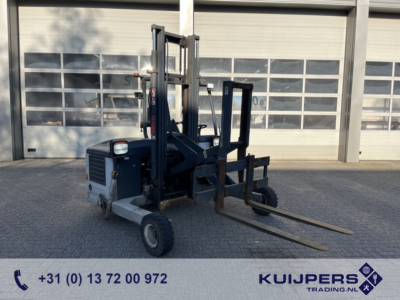 Moffett M4 20.1 / 547 Hours / 2020 / Schaarlift / Kooiaap / Meeneem heftruck - Chariot élévateur diesel: photos 1 Moffett M4 20.1 / 547 Hours / 2020 / Schaarlift / Kooiaap / Meeneem heftruck - Chariot élévateur diesel: photos 1