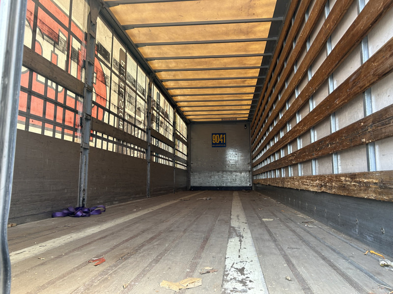 Renders ROC 12.10 City / Curtainside / Loadlift 2000 kg / NL Trailer - Semi-remorque rideaux coulissants: photos 4 Renders ROC 12.10 City / Curtainside / Loadlift 2000 kg / NL Trailer - Semi-remorque rideaux coulissants: photos 4