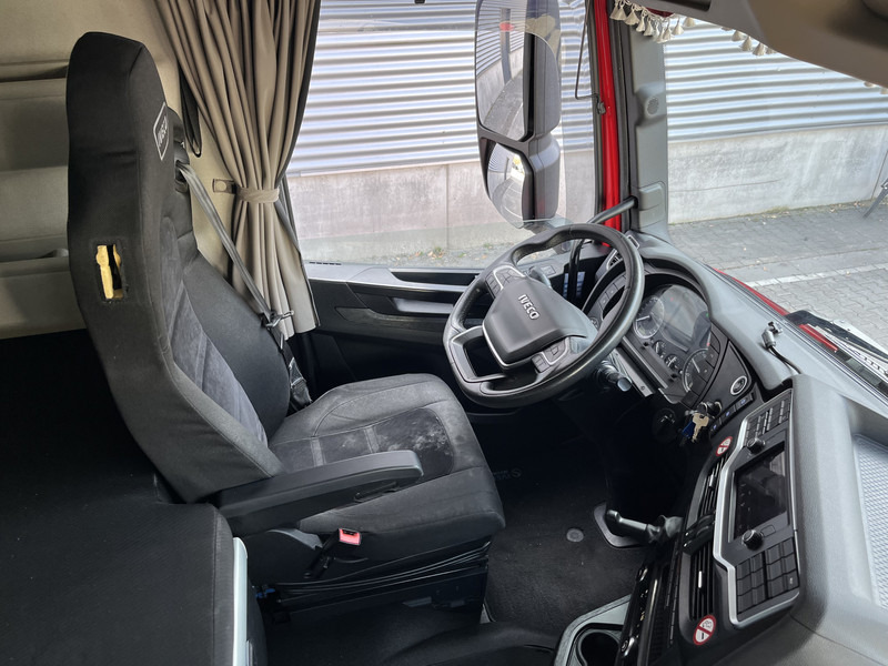 Iveco S-Way AT 420 / Full LED / 569 dkm / 2 Tanks / 2 Fridge / APK TUV 03-26 - Tracteur routier: photos 3 Iveco S-Way AT 420 / Full LED / 569 dkm / 2 Tanks / 2 Fridge / APK TUV 03-26 - Tracteur routier: photos 3
