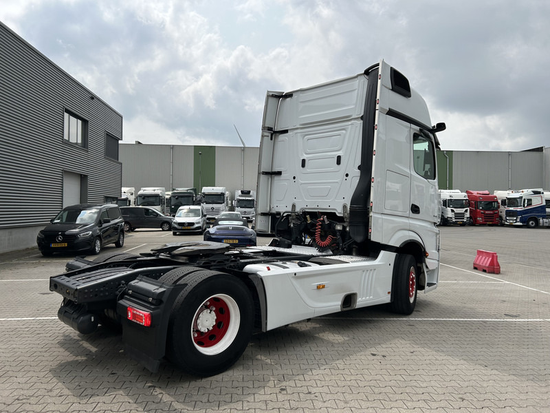 Mercedes-Benz Actros 1845 Gigaspace / 549 dkm / 2 Tanks / Stand Airco / New Tacho V2 - Tracteur routier: photos 2 Mercedes-Benz Actros 1845 Gigaspace / 549 dkm / 2 Tanks / Stand Airco / New Tacho V2 - Tracteur routier: photos 2