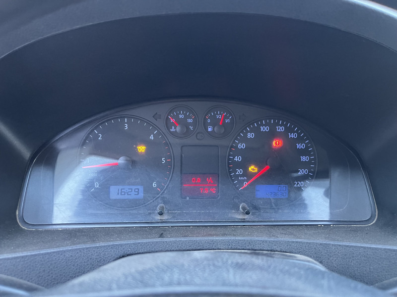 Volkswagen Transporter T5 2.5 TDI / L2 H1 / Double Cabin / Tow Bar - Fourgonnette, Utilitaire double cabine: photos 4 Volkswagen Transporter T5 2.5 TDI / L2 H1 / Double Cabin / Tow Bar - Fourgonnette, Utilitaire double cabine: photos 4