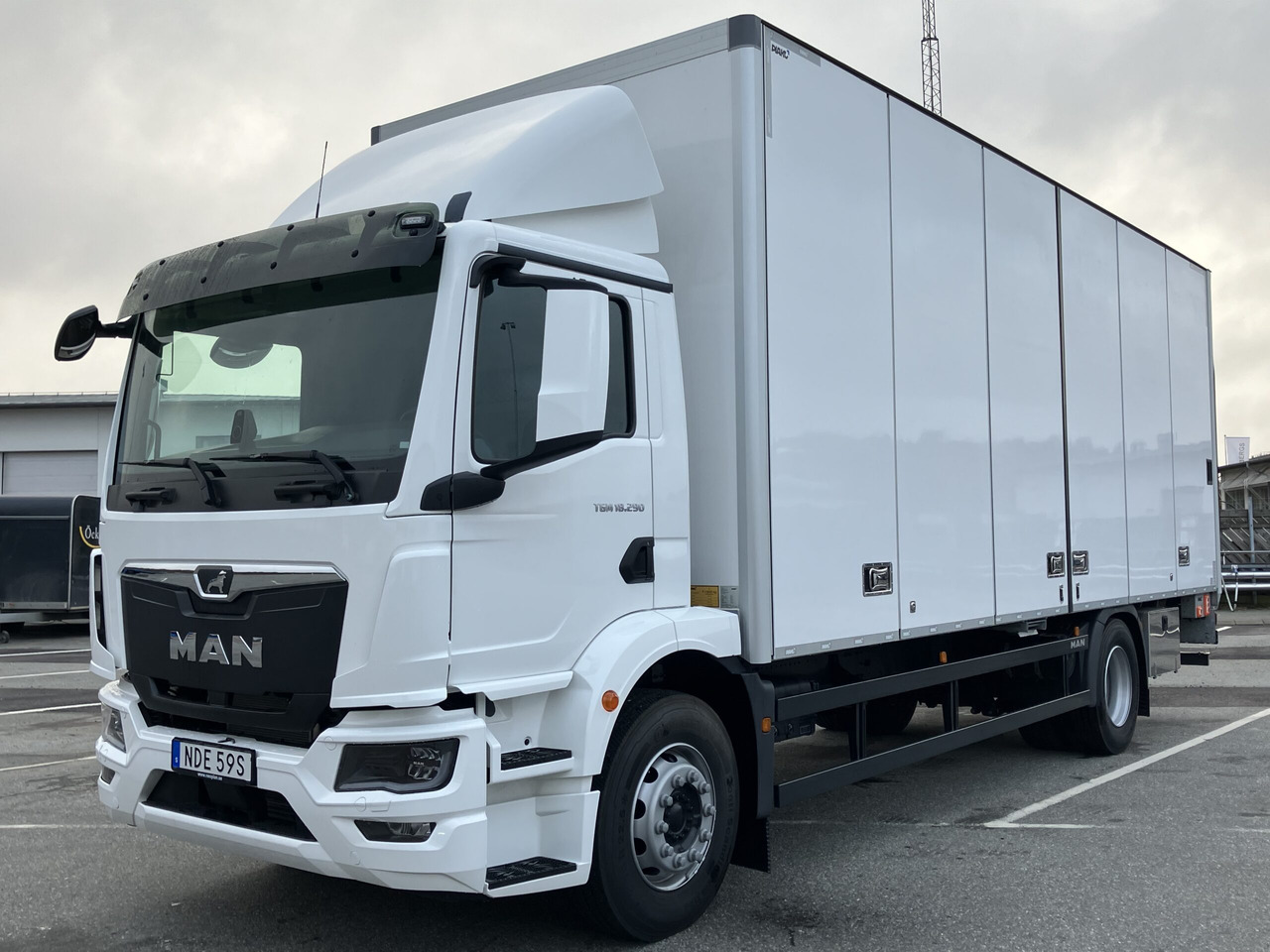 TGM 18.290 4×2 LL 18-ppl ÖBS - Camion fourgon: photos 1 TGM 18.290 4×2 LL 18-ppl ÖBS - Camion fourgon: photos 1