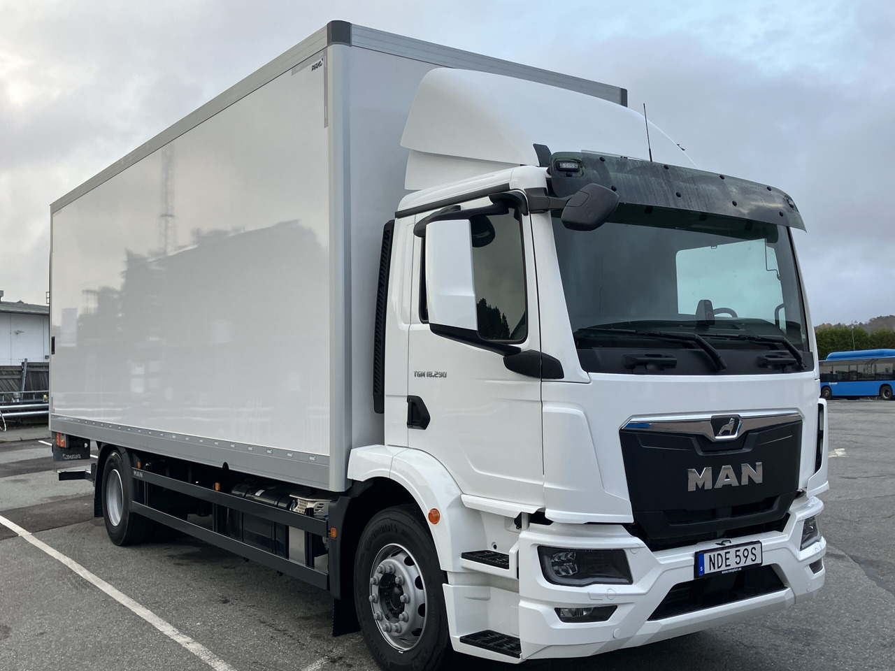 TGM 18.290 4×2 LL 18-ppl ÖBS - Camion fourgon: photos 2 TGM 18.290 4×2 LL 18-ppl ÖBS - Camion fourgon: photos 2