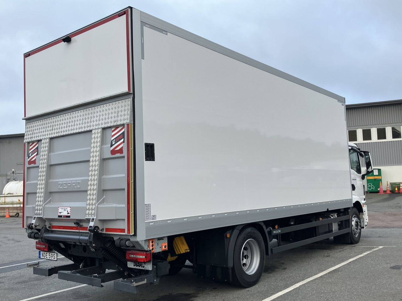 TGM 18.290 4×2 LL 18-ppl ÖBS - Camion fourgon: photos 4 TGM 18.290 4×2 LL 18-ppl ÖBS - Camion fourgon: photos 4