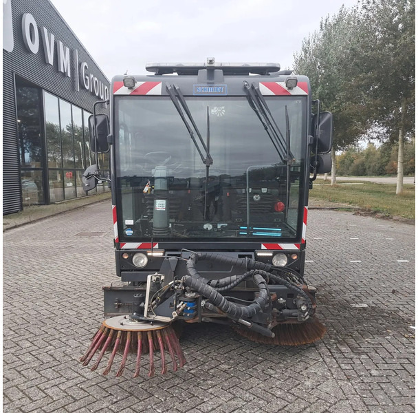 Schmidt CLEANGO 500 CLEANGO 500 - Balayeuse de voirie: photos 3 Schmidt CLEANGO 500 CLEANGO 500 - Balayeuse de voirie: photos 3