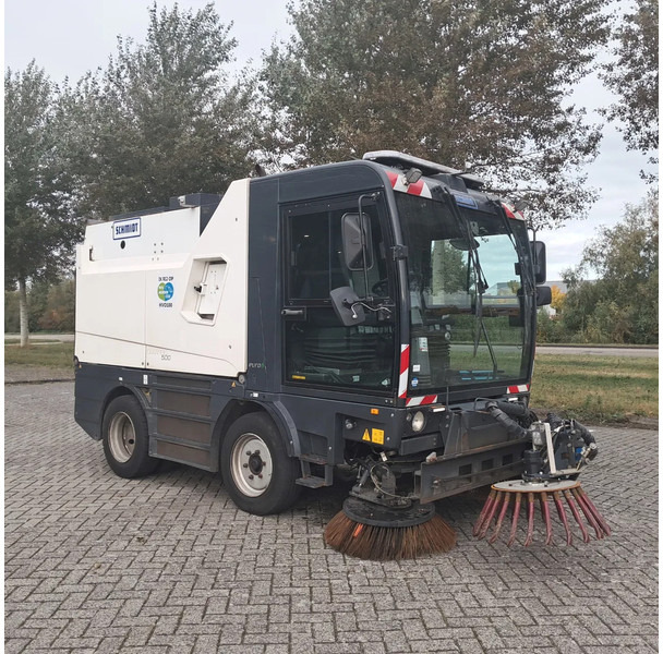 Schmidt CLEANGO 500 CLEANGO 500 - Balayeuse de voirie: photos 1 Schmidt CLEANGO 500 CLEANGO 500 - Balayeuse de voirie: photos 1
