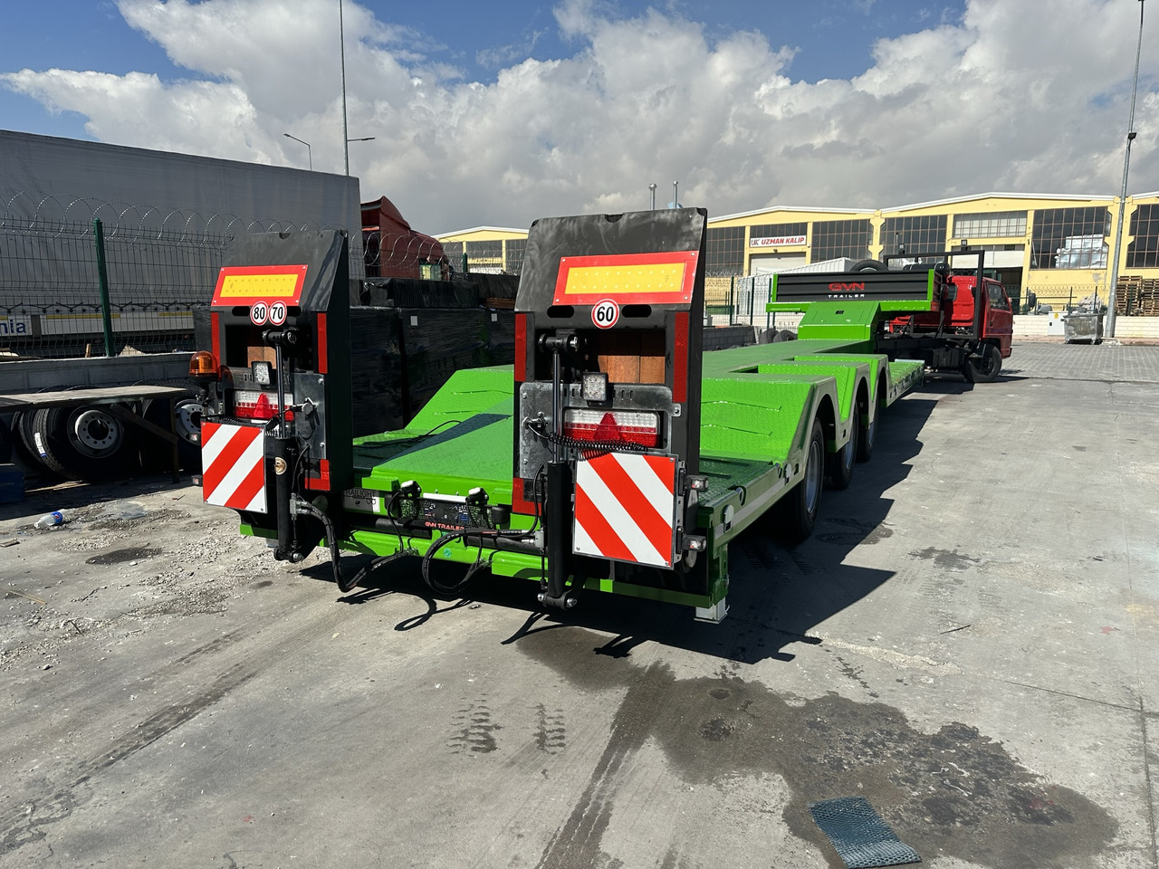 GVN Trailer 3 AXLE LOWBED WITH WHEEL RECESSES - Semi-remorque surbaissé: photos 5 GVN Trailer 3 AXLE LOWBED WITH WHEEL RECESSES - Semi-remorque surbaissé: photos 5
