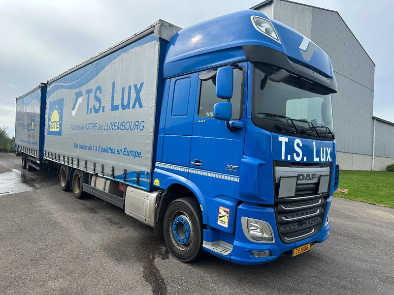 DAF XF 440 6x2 / SUPERSPACECAB / KOMBI MIT ANHANGER SCHMITZ 2016 / DURCHLADEN / 2 STUCK - Camion à rideaux coulissants: photos 2 DAF XF 440 6x2 / SUPERSPACECAB / KOMBI MIT ANHANGER SCHMITZ 2016 / DURCHLADEN / 2 STUCK - Camion à rideaux coulissants: photos 2